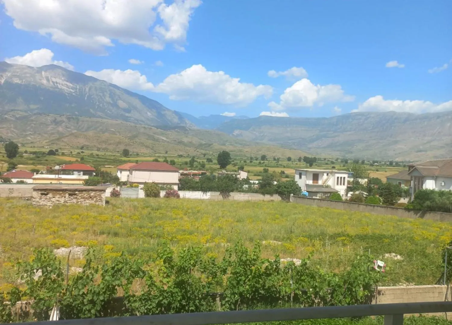 Villa Orhan Lazarat Gjirokastër